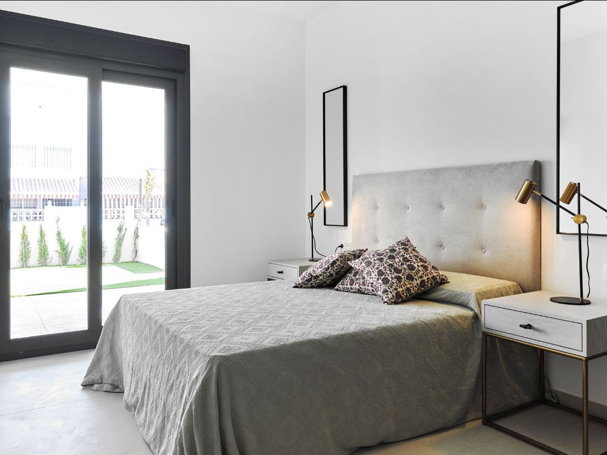  In der charmanten Stadt Torrevieja gelegen, bietet diese Wohnanlage eine Auswahl von 55 Bungalows, die darauf ausgelegt sind, die Bedürfnisse derjeni