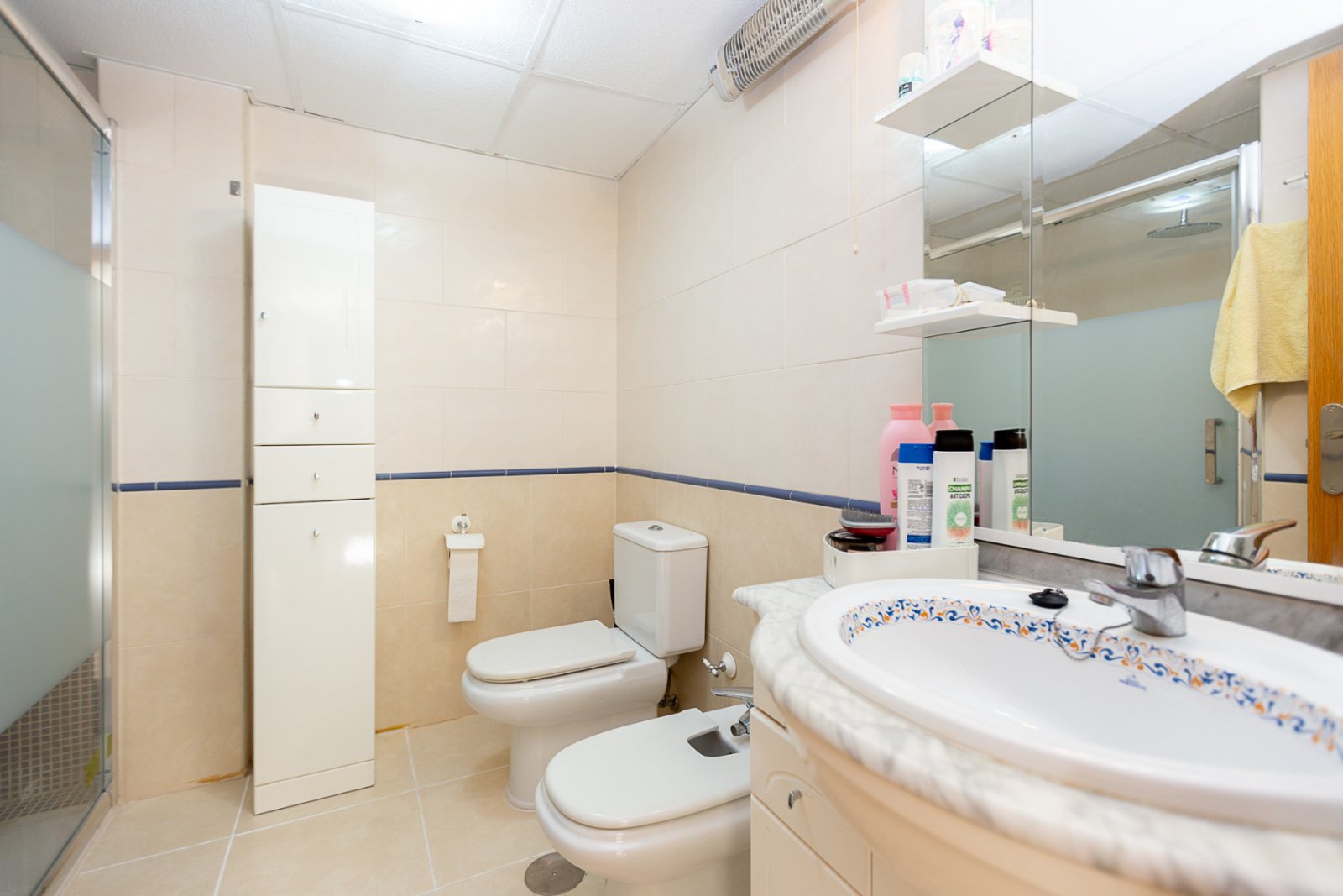  Penthouse in der fünften Etage, das Luxus, Komfort und eine beneidenswerte Lage bietet. Mit drei Schlafzimmern und zwei Bädern, einschließlich eines 