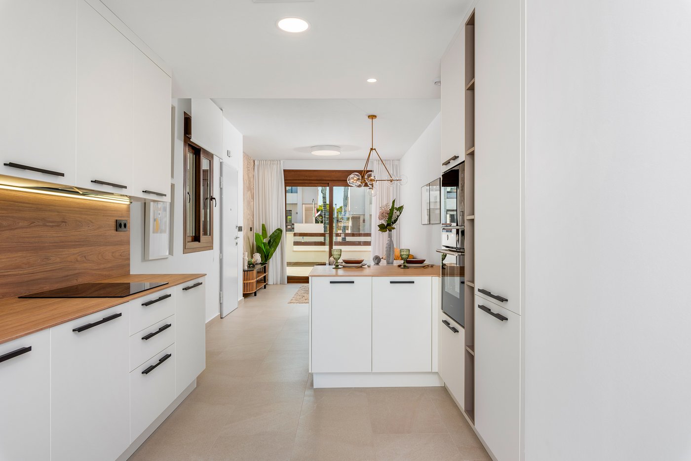  Erleben Sie den ultimativen mediterranen Lebensstil in diesem atemberaubenden Bungalow im obersten Stockwerk mit 2 Schlafzimmern und 2 Bädern an der 