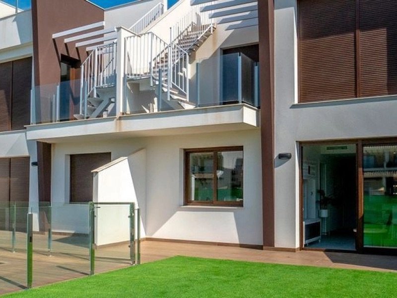  In der charmanten Stadt San Pedro del Pinatar gelegen, bietet diese Wohnanlage eine Auswahl von 17 Wohnungen, die auf unterschiedliche Bedürfnisse zu