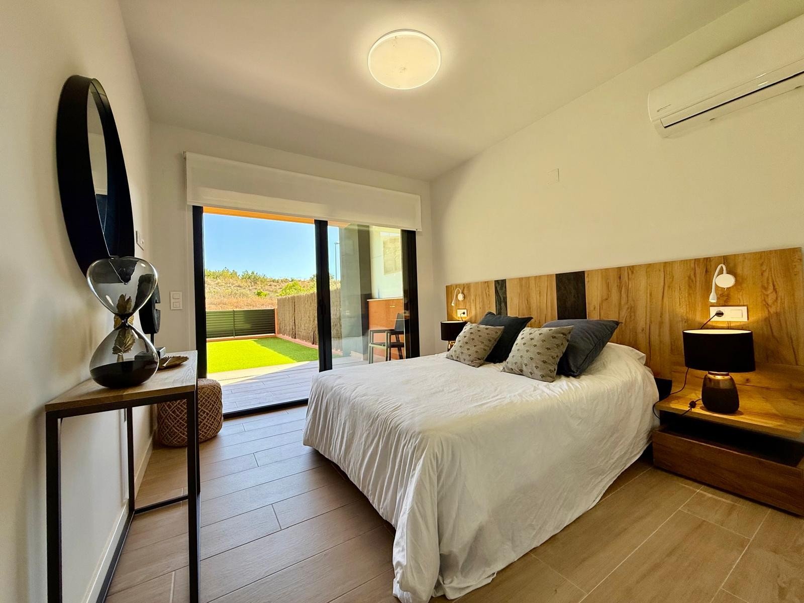   Modern ground floor apartment with large east facing garden area which has sun until early afternoon.  &amp;#13;&amp;#13;
On the western s