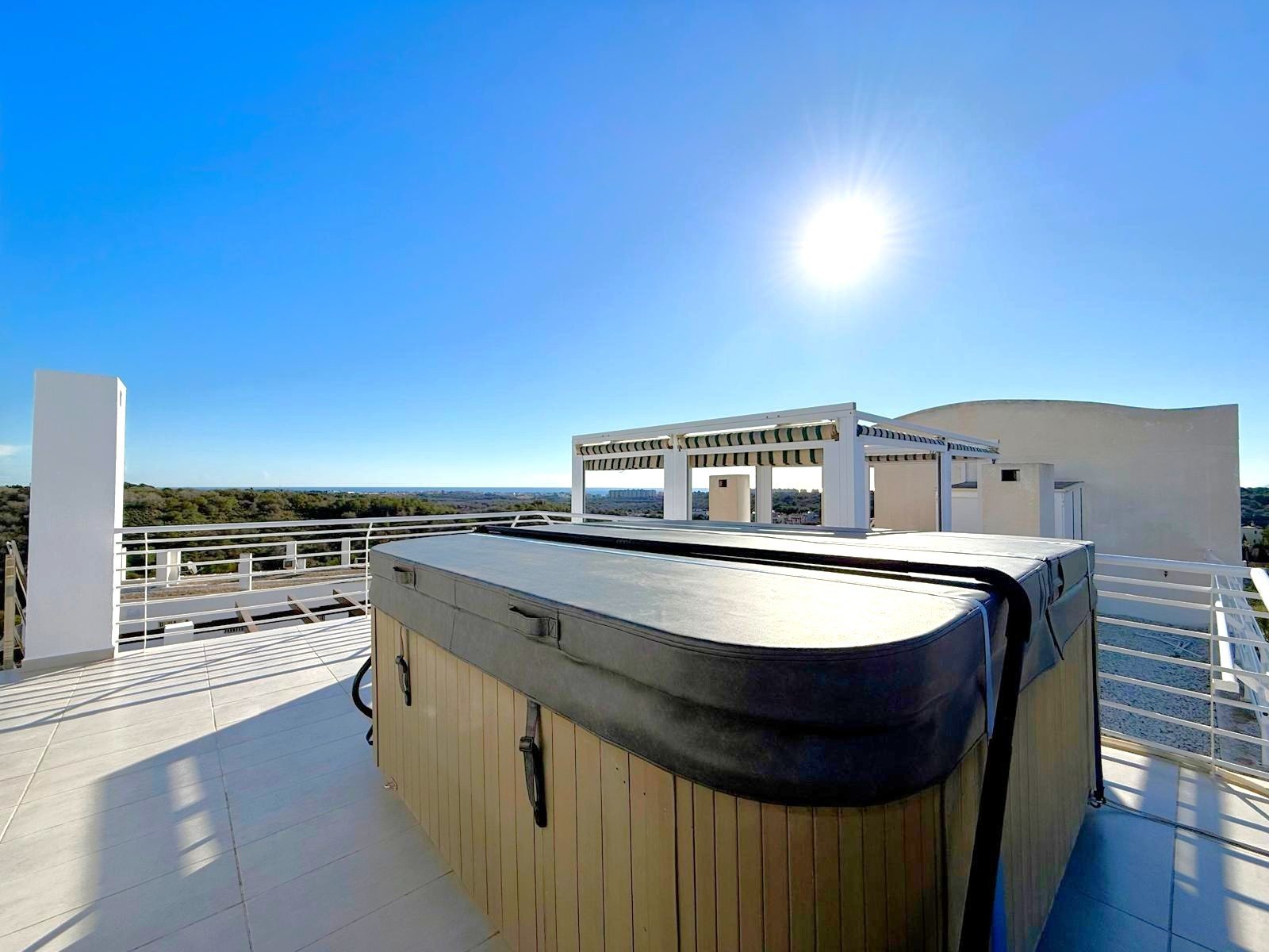   A 132 m2, large, bright and well distributed 3 bed 3 bath property.&amp;#13;&amp;#13;
The stunning entrance hall is followed by an approxi