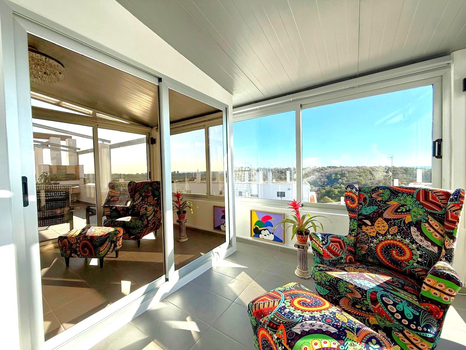   A 132 m2, large, bright and well distributed 3 bed 3 bath property.&amp;#13;&amp;#13;
The stunning entrance hall is followed by an approxi