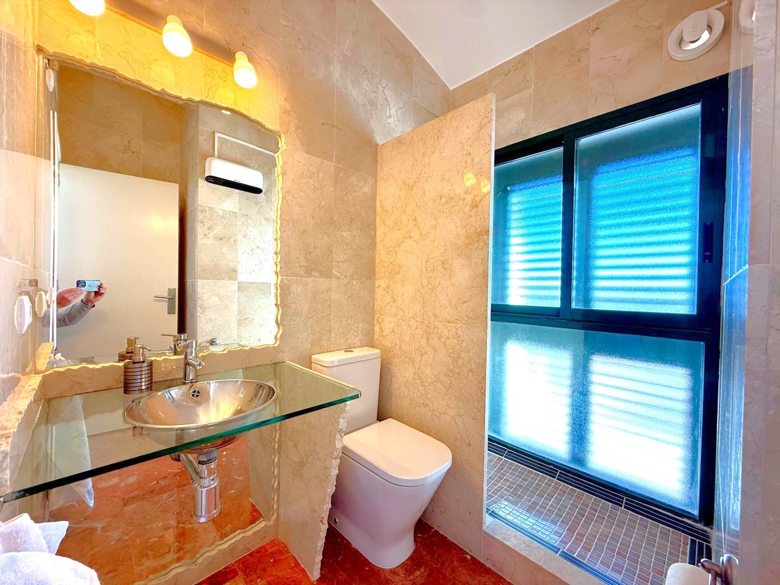   A 132 m2, large, bright and well distributed 3 bed 3 bath property.&amp;#13;&amp;#13;
The stunning entrance hall is followed by an approxi