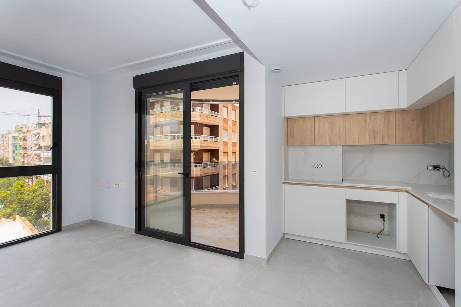   Modern Apartment in the Heart of Torrevieja – Just Steps from the Beach&amp;#13;&amp;#13;
This stunning, contemporary apartment is located