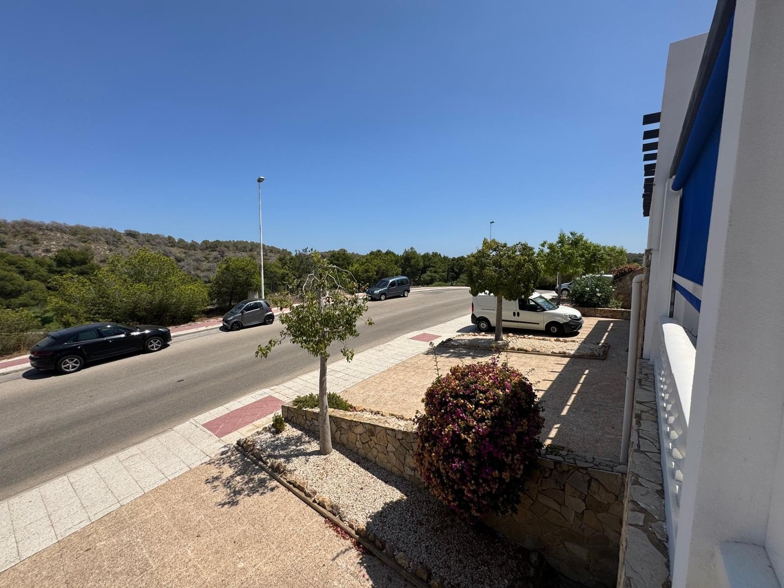   This beautifully maintained Claveles-style apartment is presented in immaculate condition and offers generous indoor and outdoor living spaces. Boas