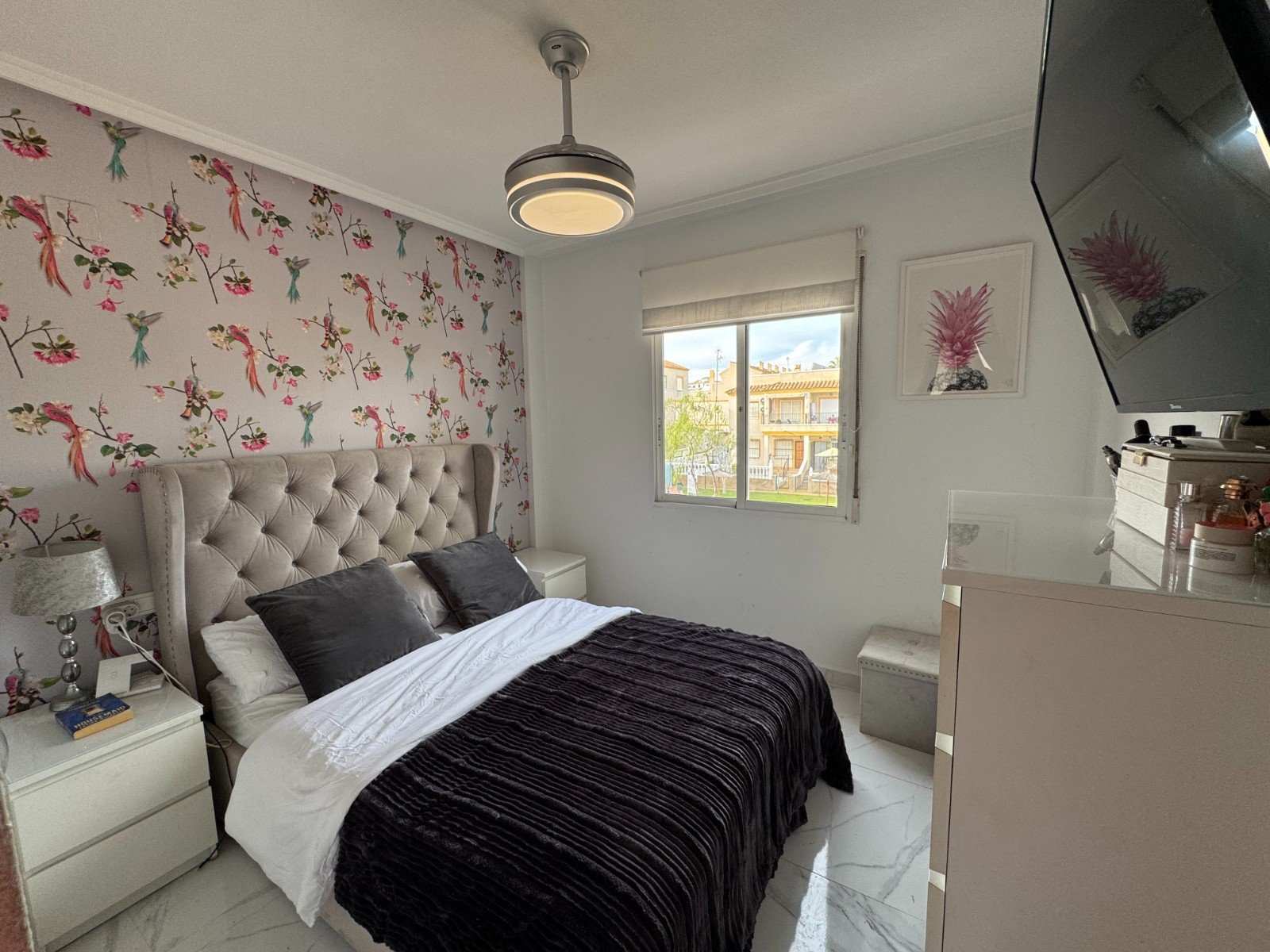   Do not miss this opportunity to acquire a wonderful first-floor apartment in the highly sought-after area of St James Hill. Ideally positioned withi