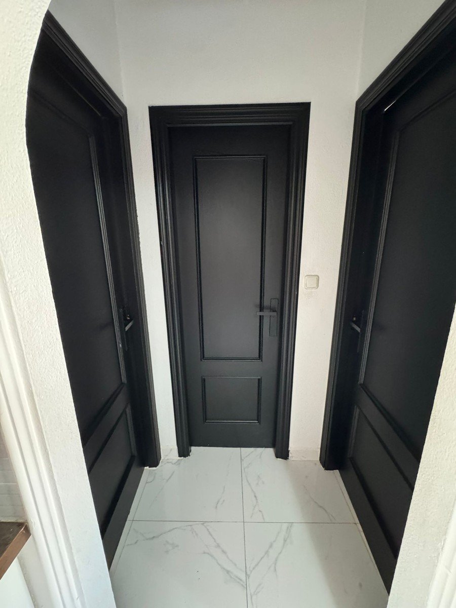   Do not miss this opportunity to acquire a wonderful first-floor apartment in the highly sought-after area of St James Hill. Ideally positioned withi