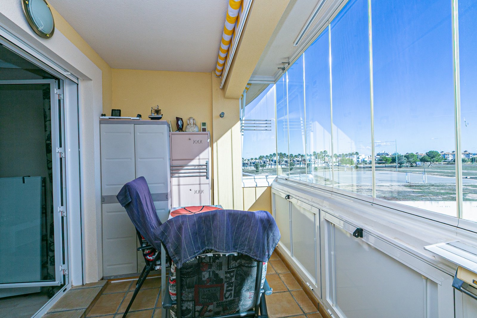  Diese makellose Wohnung im ersten Stock besticht durch ihr modernes Design, hochwertige Ausstattungen und ihren ausgezeichneten Erhaltungszustand – e