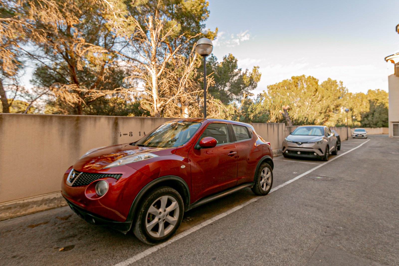  Diese makellose Wohnung im ersten Stock besticht durch ihr modernes Design, hochwertige Ausstattungen und ihren ausgezeichneten Erhaltungszustand – e