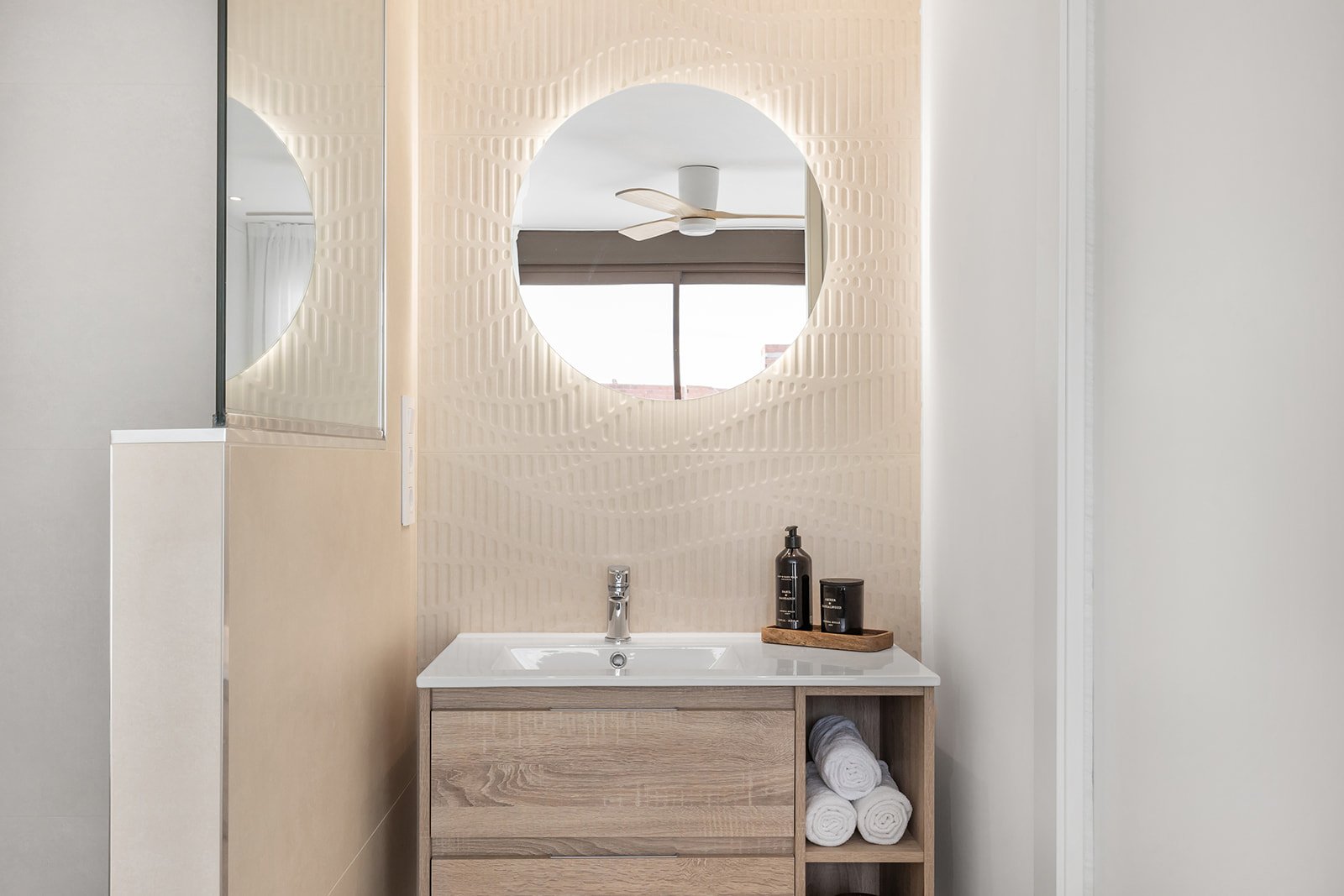  In der charmanten Stadt Los Alcázares gelegen, bietet diese Wohnanlage eine Auswahl von 22 Einheiten, darunter Wohnungen und Penthäuser. Für diejenig