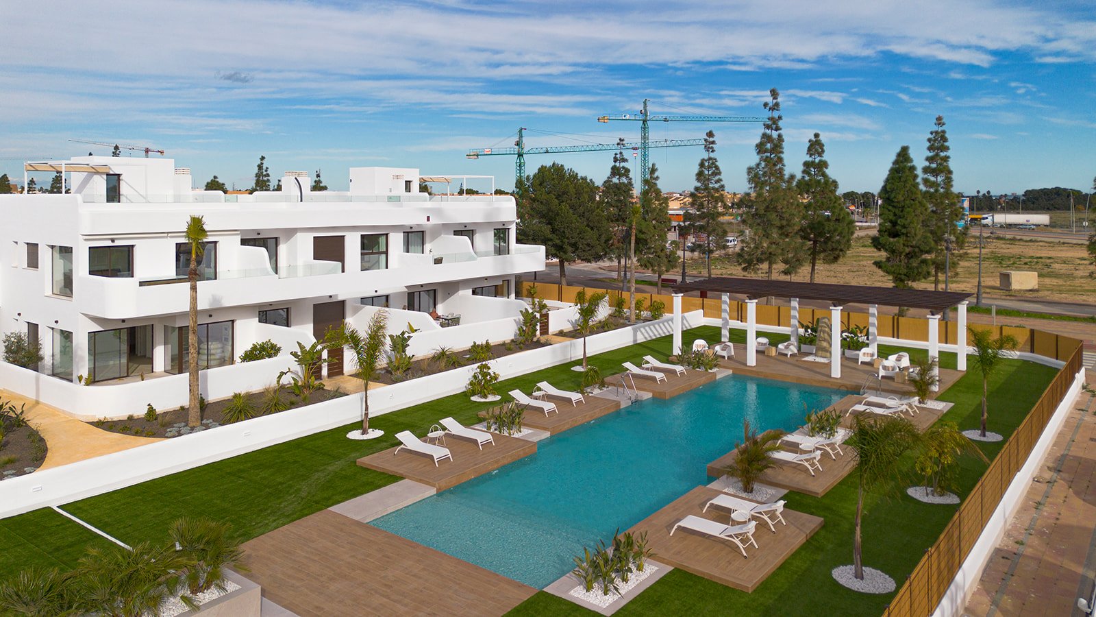  In der charmanten Stadt Los Alcázares gelegen, bietet diese Wohnanlage eine Auswahl von 22 Einheiten, darunter Wohnungen und Penthäuser. Für diejenig