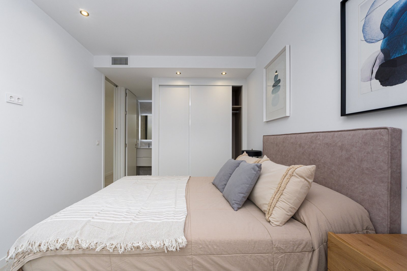  In der schönen Ortschaft Finestrat gelegen, bietet diese Wohnanlage eine Vielzahl von Wohnmöglichkeiten, die unterschiedlichen Bedürfnissen und Vorli