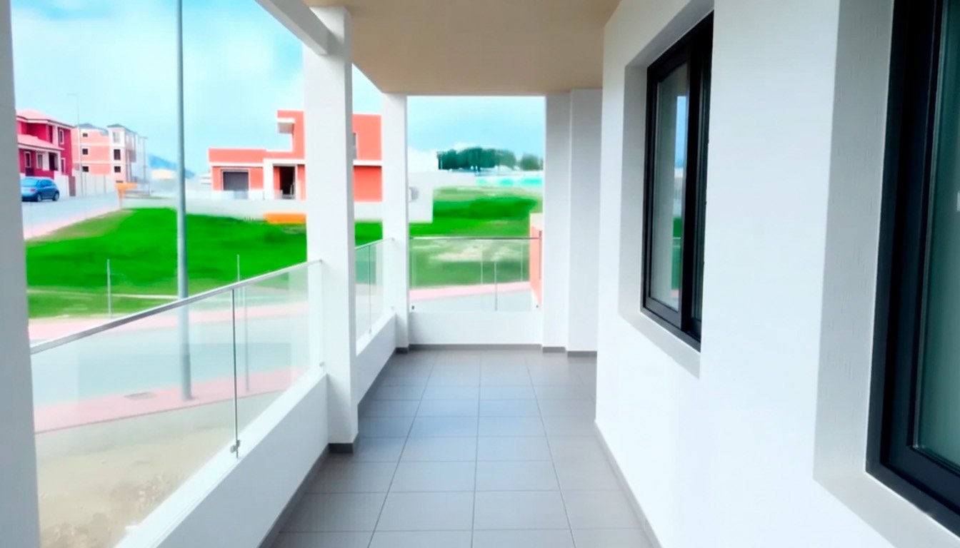  In der charmanten Stadt Bigastro gelegen, bietet diese Wohnanlage eine Auswahl von 18 Immobilien, darunter Wohnungen und Penthäuser. Die Lage ist ide