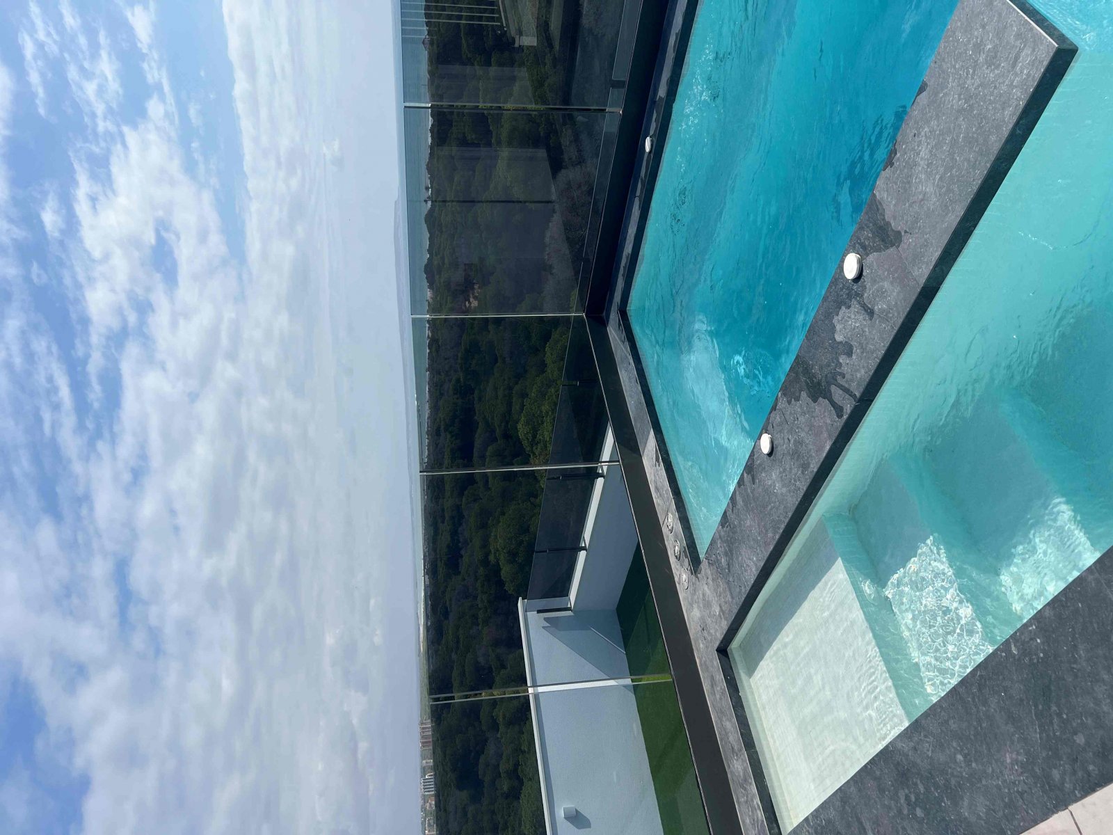  In der charmanten Stadt Guardamar del Segura gelegen, bietet diese exklusive Wohnanlage eine Auswahl von 13 Wohnungen, darunter Apartments, Erdgescho