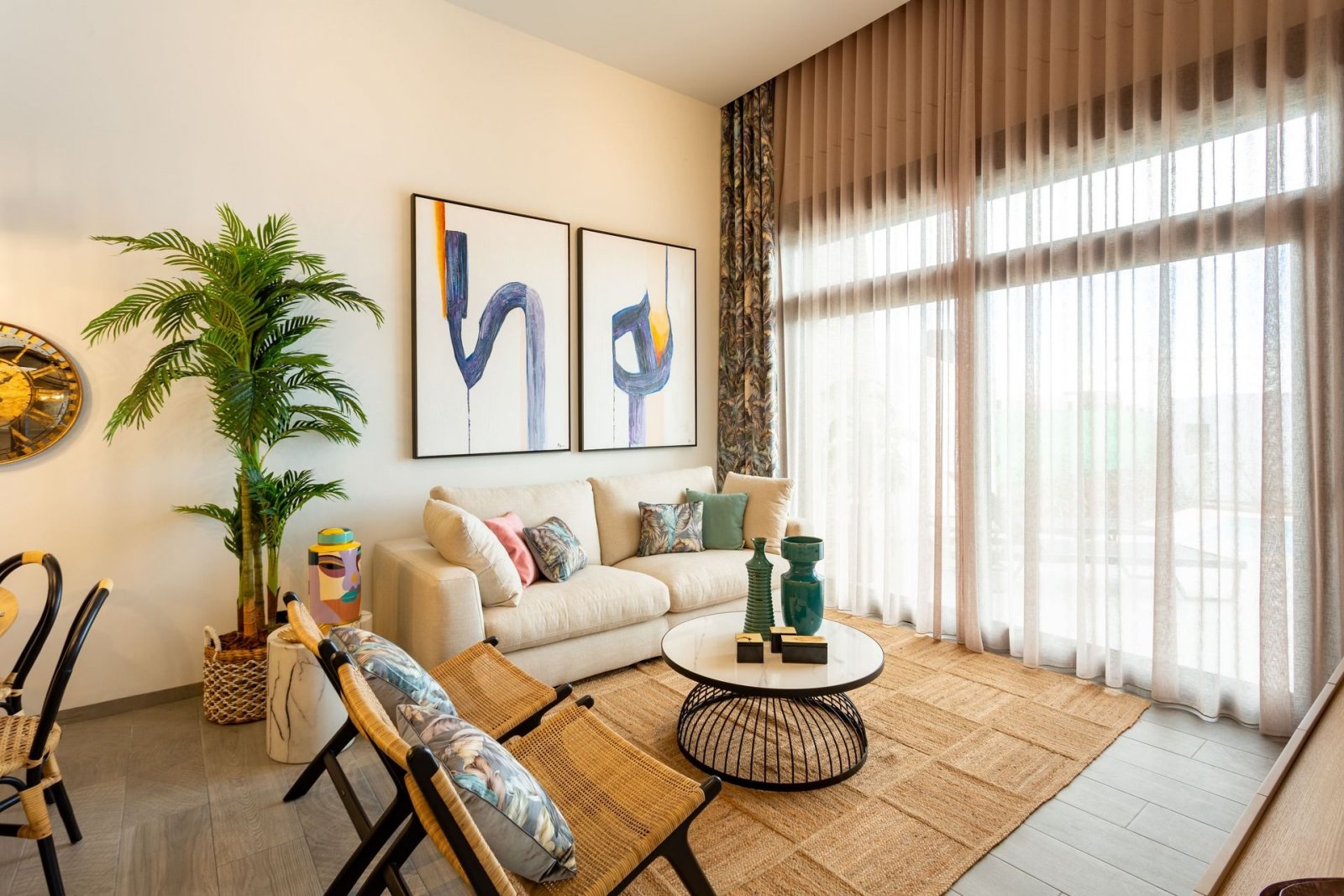  In der prestigeträchtigen Umgebung von La Finca Golf gelegen, bietet dieses Wohnensemble eine exklusive Auswahl von 10 Immobilien, darunter Apartment