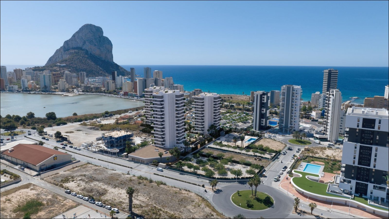 In der wunderschönen Stadt Calpe gelegen, bietet diese exklusive Wohnanlage eine Auswahl von 31 hochwertigen Wohnungen, darunter Apartments und Penth