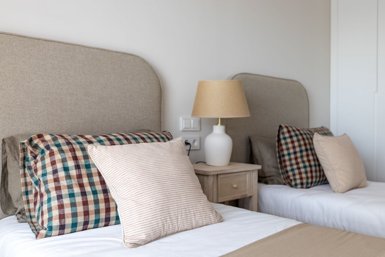  In der wunderschönen Stadt Calpe gelegen, bietet diese exklusive Wohnanlage eine Auswahl von 31 hochwertigen Wohnungen, darunter Apartments und Penth