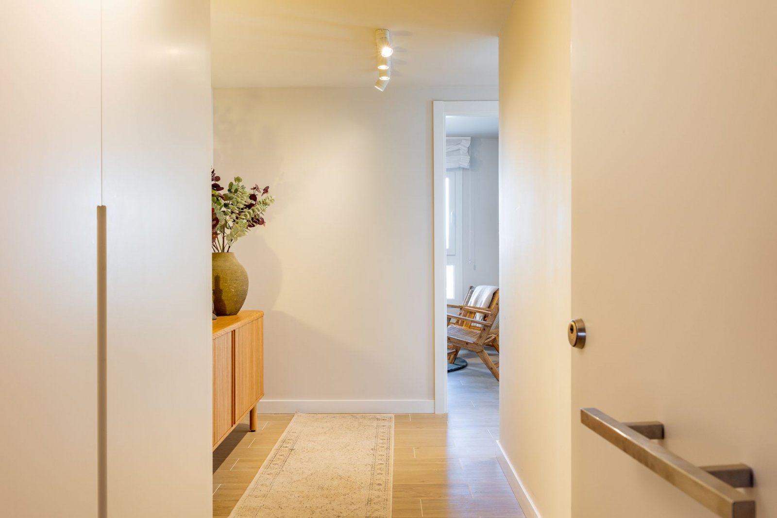  In der wunderschönen Stadt Calpe gelegen, bietet diese exklusive Wohnanlage eine Auswahl von 31 hochwertigen Wohnungen, darunter Apartments und Penth