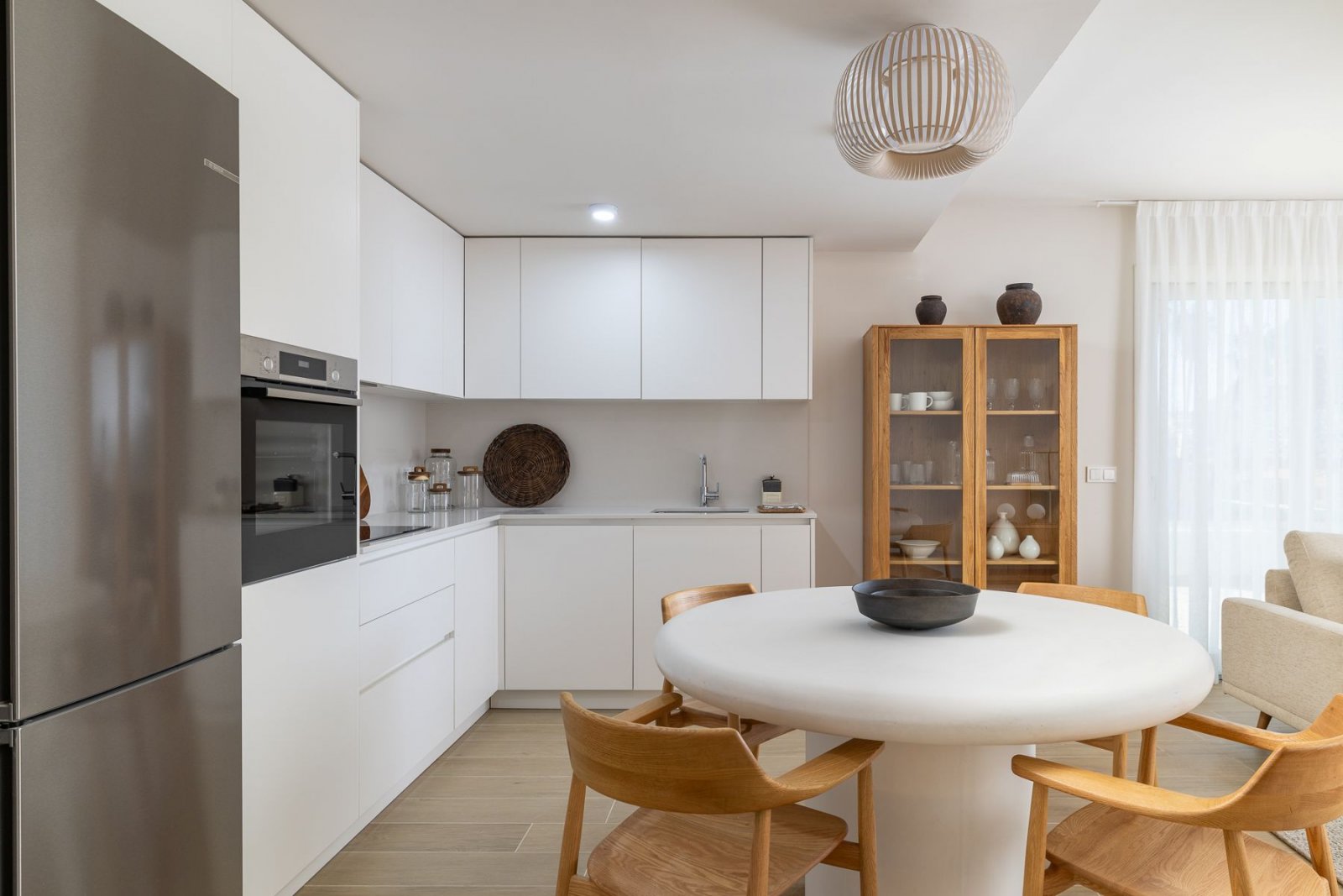  In der wunderschönen Stadt Calpe gelegen, bietet diese exklusive Wohnanlage eine Auswahl von 31 hochwertigen Wohnungen, darunter Apartments und Penth