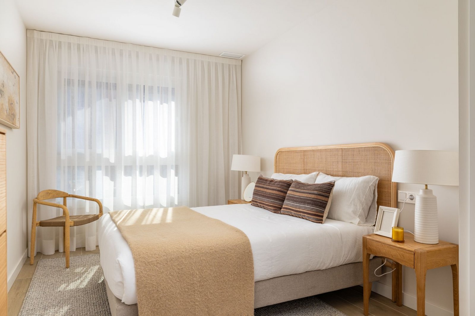  In der wunderschönen Stadt Calpe gelegen, bietet diese exklusive Wohnanlage eine Auswahl von 31 hochwertigen Wohnungen, darunter Apartments und Penth