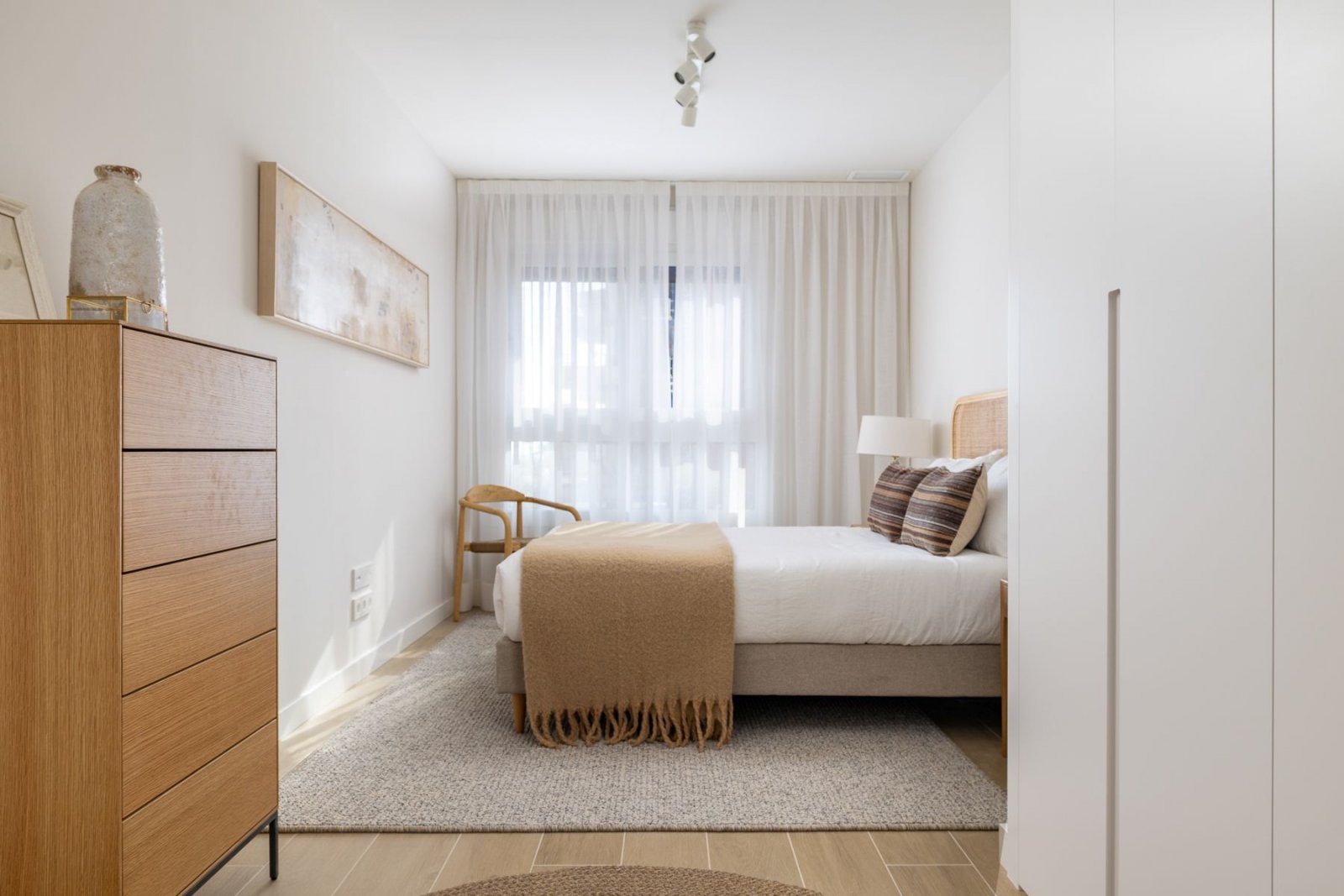  In der wunderschönen Stadt Calpe gelegen, bietet diese exklusive Wohnanlage eine Auswahl von 31 hochwertigen Wohnungen, darunter Apartments und Penth