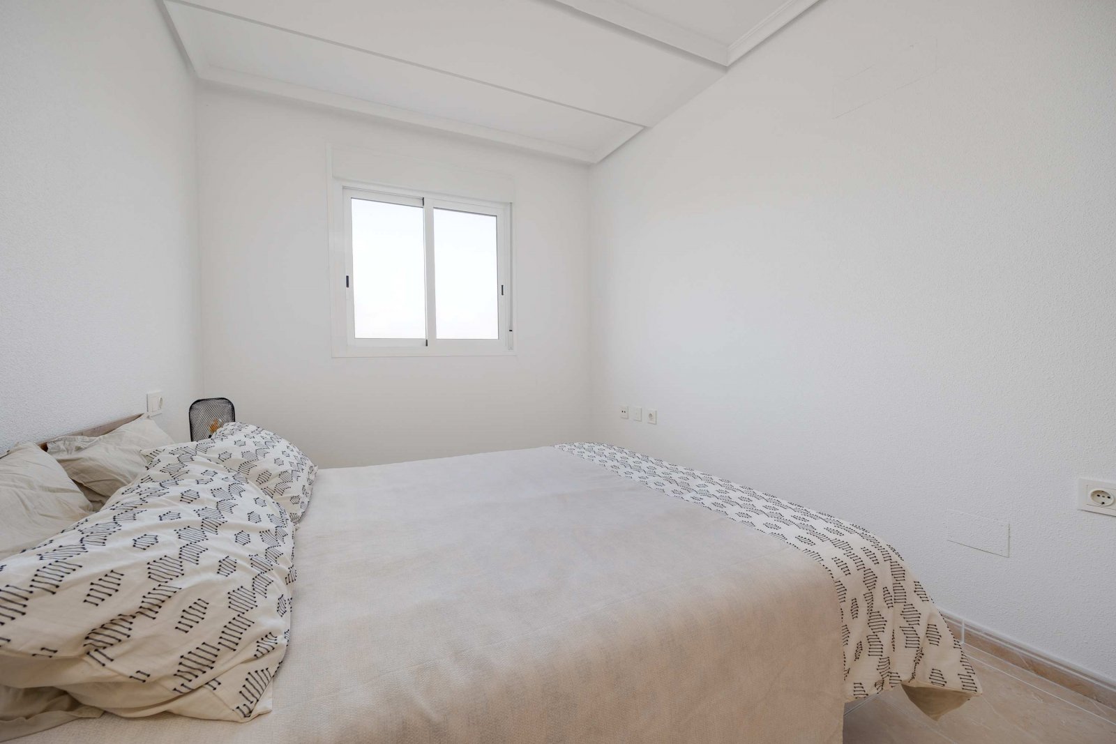  In der charmanten Ortschaft San Fulgencio gelegen, bietet diese Wohnanlage insgesamt 33 Wohnungen, die darauf ausgelegt sind, die Bedürfnisse derjeni