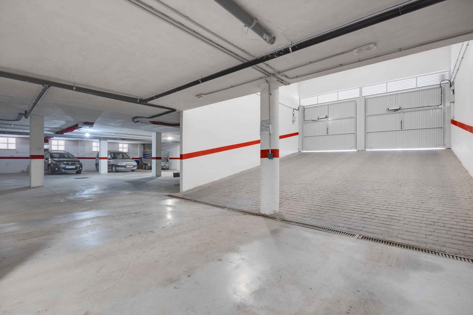  In der charmanten Ortschaft San Fulgencio gelegen, bietet diese Wohnanlage insgesamt 33 Wohnungen, die darauf ausgelegt sind, die Bedürfnisse derjeni