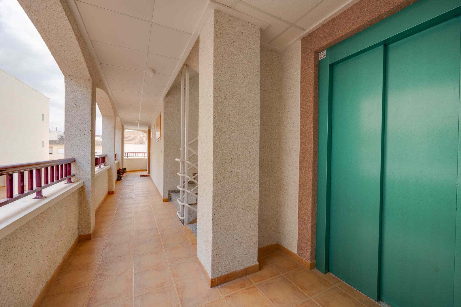  In der charmanten Ortschaft San Fulgencio gelegen, bietet diese Wohnanlage insgesamt 33 Wohnungen, die darauf ausgelegt sind, die Bedürfnisse derjeni