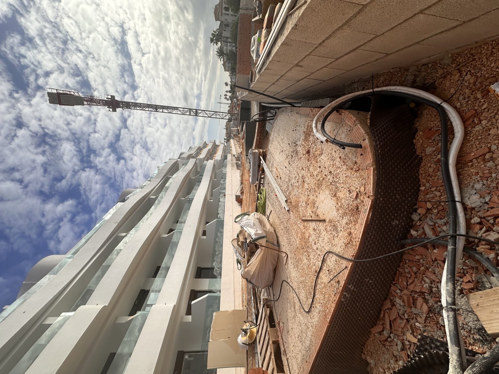  In der wunderschönen Orihuela Costa gelegen, bietet diese exklusive Wohnanlage eine Vielzahl von Wohnmöglichkeiten, die sich an unterschiedliche Bedü