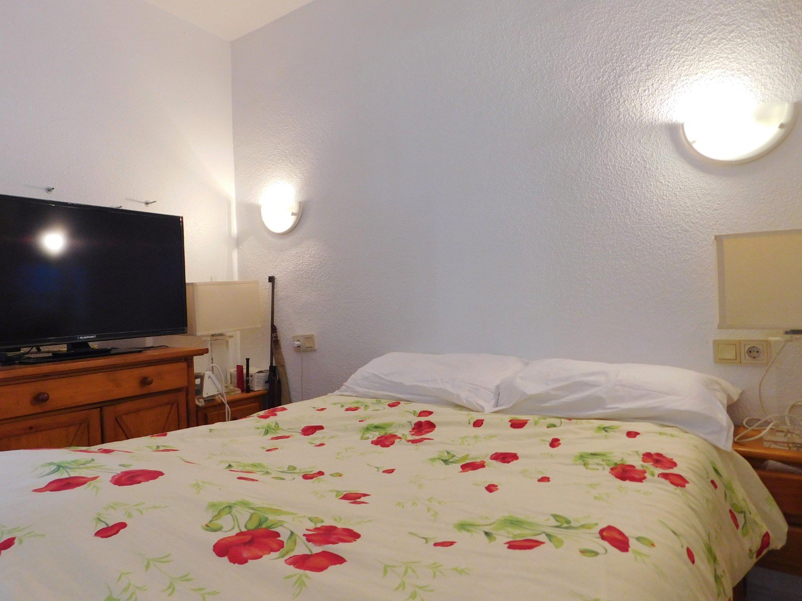   Looking for a lock up and leave property in the Orihuela Costa? Walking distance to all amenities? Well, we have the right one for you!! Here is a g