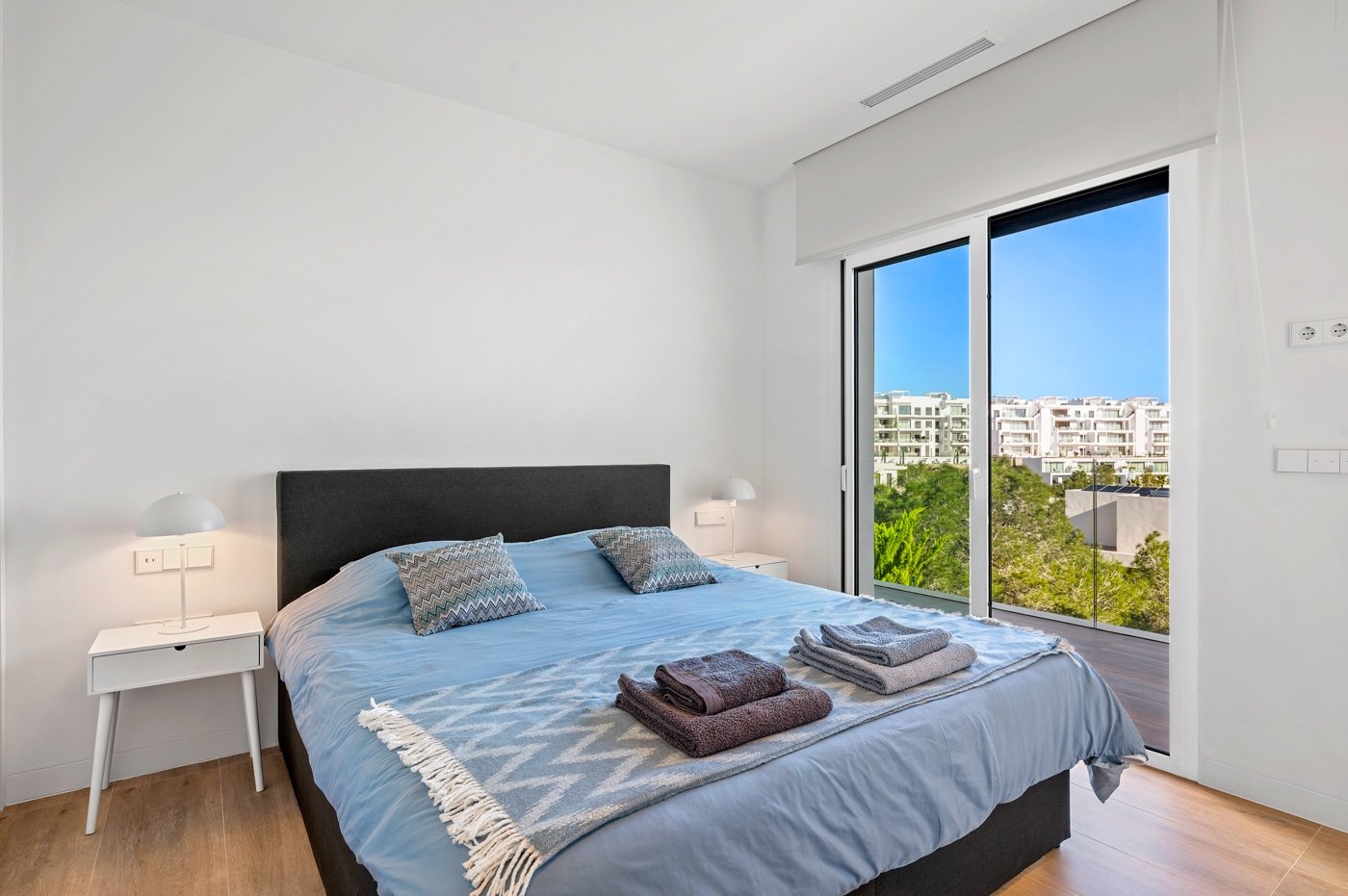  Erleben Sie mediterranes Wohnen der Extraklasse in diesem exklusiven Luxusapartment in der begehrten Wohnanlage Níspero innerhalb des Las Colinas Gol