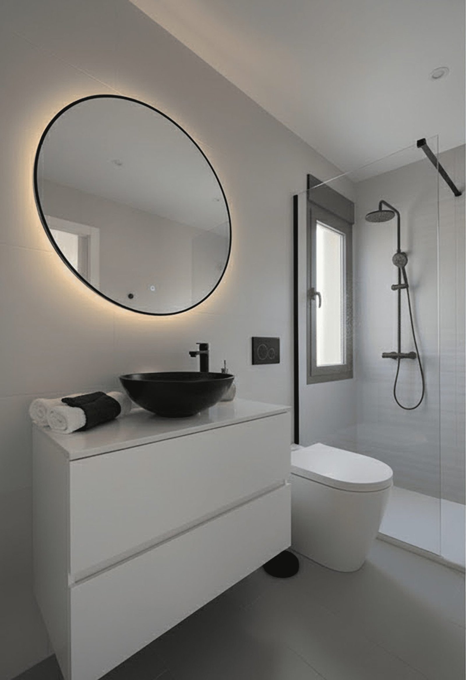  Ubicado en la encantadora localidad de Los Alcázares, este conjunto residencial ofrece una selección de 27 viviendas que incluyen apartamentos, plant