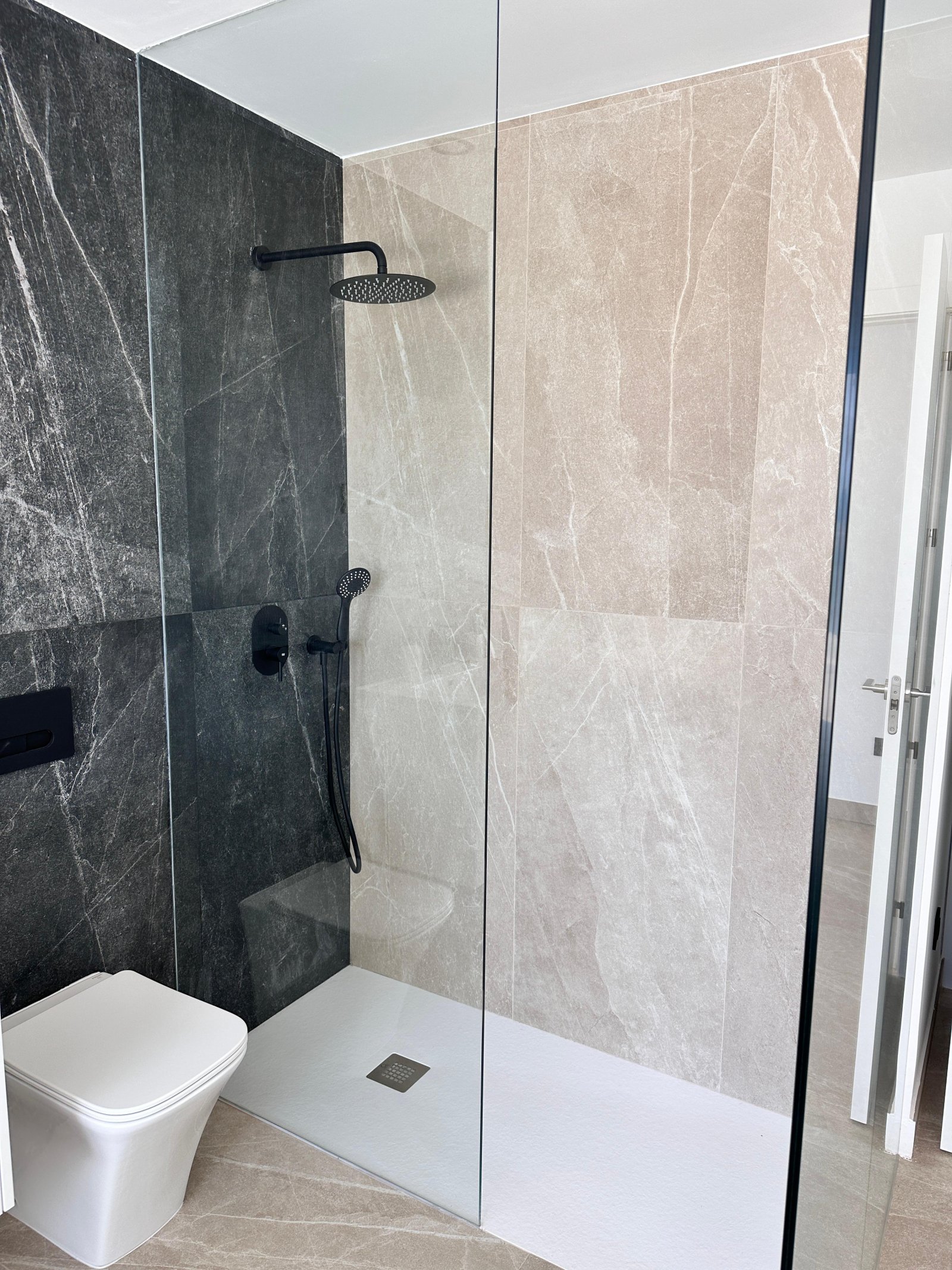  LOS ALCÁZARESLos Alcázares, en la Costa Cálida, es conocido por sus extensas playas de aguas tranquilas y su ambiente relajado. Este destino turístic