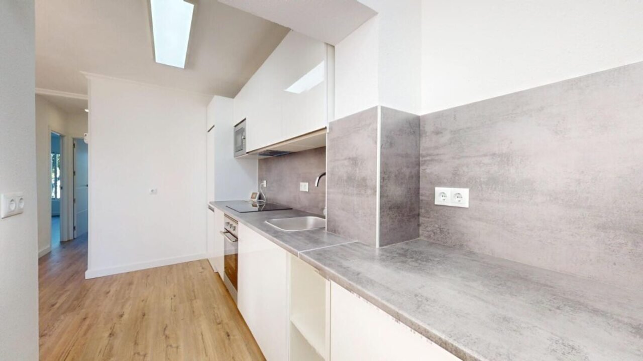   Prime Located Ground-Floor Bungalow in VillamartínTop draw renovated bungalow located in the heart of Villamartín, Orihuela Costa. Just fully refurb