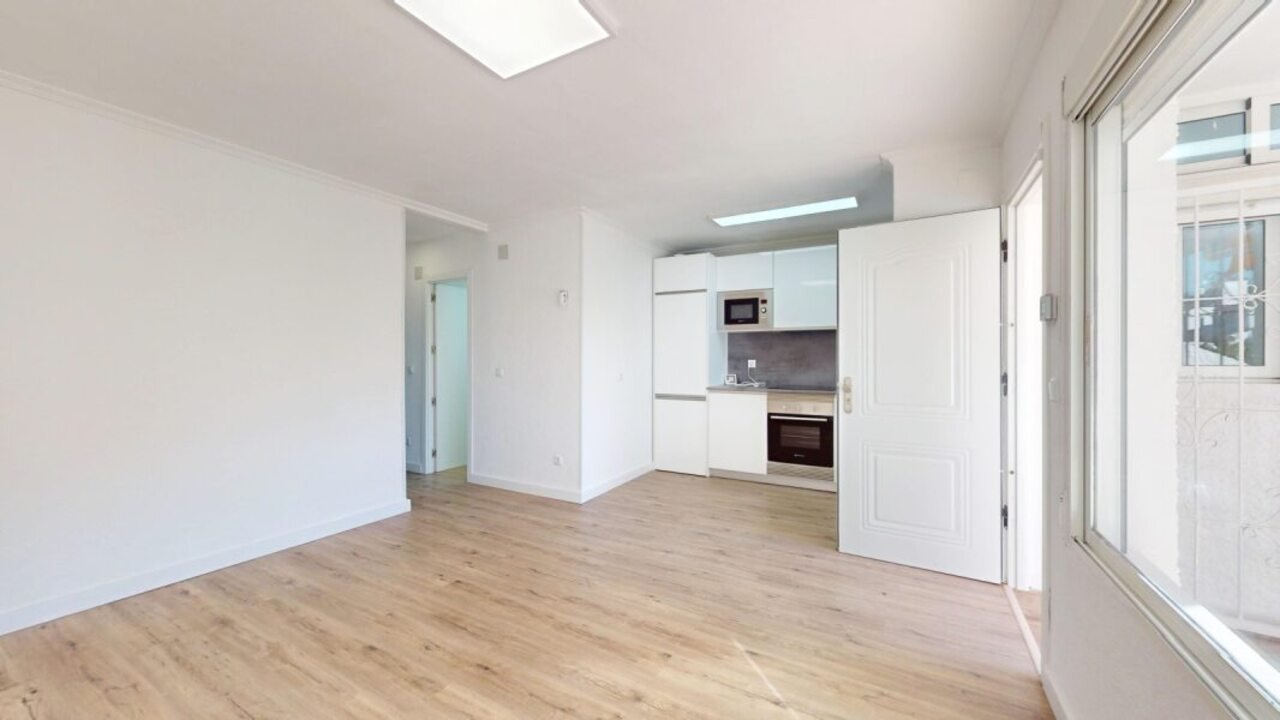   Prime Located Ground-Floor Bungalow in VillamartínTop draw renovated bungalow located in the heart of Villamartín, Orihuela Costa. Just fully refurb