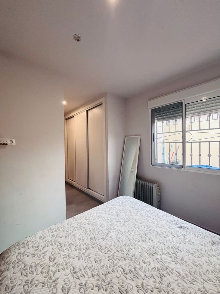   This well-presented ground floor apartment in the popular Dream Hills community of Los Altos offers an excellent opportunity to enjoy the Costa Blan