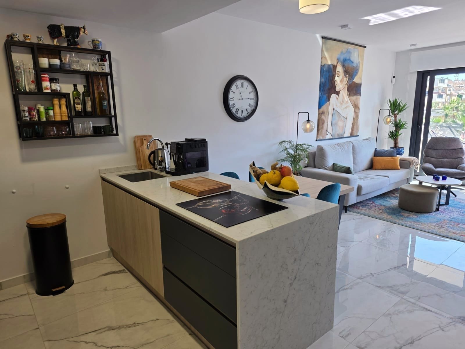  Luxuriöse Wohnung zum Verkauf im Resort&amp;nbsp;Amanecer, im begehrten Viertel Los Altos an der Orihuela Costa. Die 2024 fertiggestellte, stilvolle 