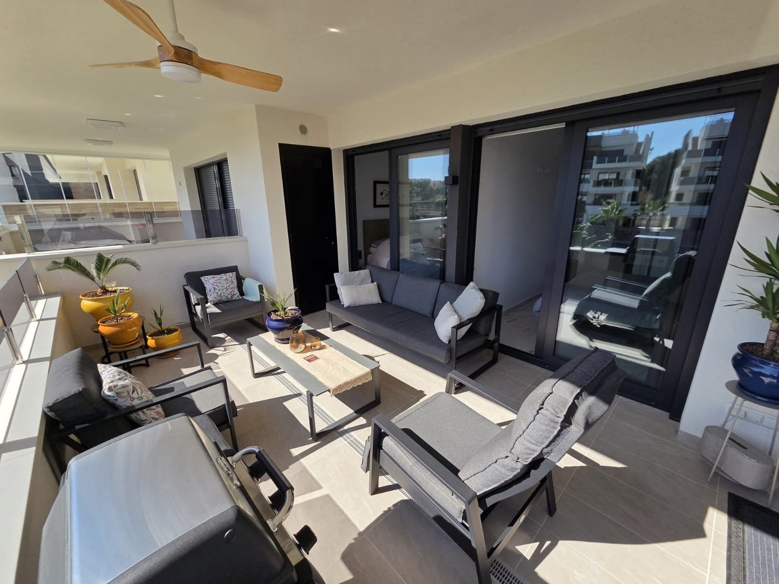  Luxuriöse Wohnung zum Verkauf im Resort&amp;nbsp;Amanecer, im begehrten Viertel Los Altos an der Orihuela Costa. Die 2024 fertiggestellte, stilvolle 