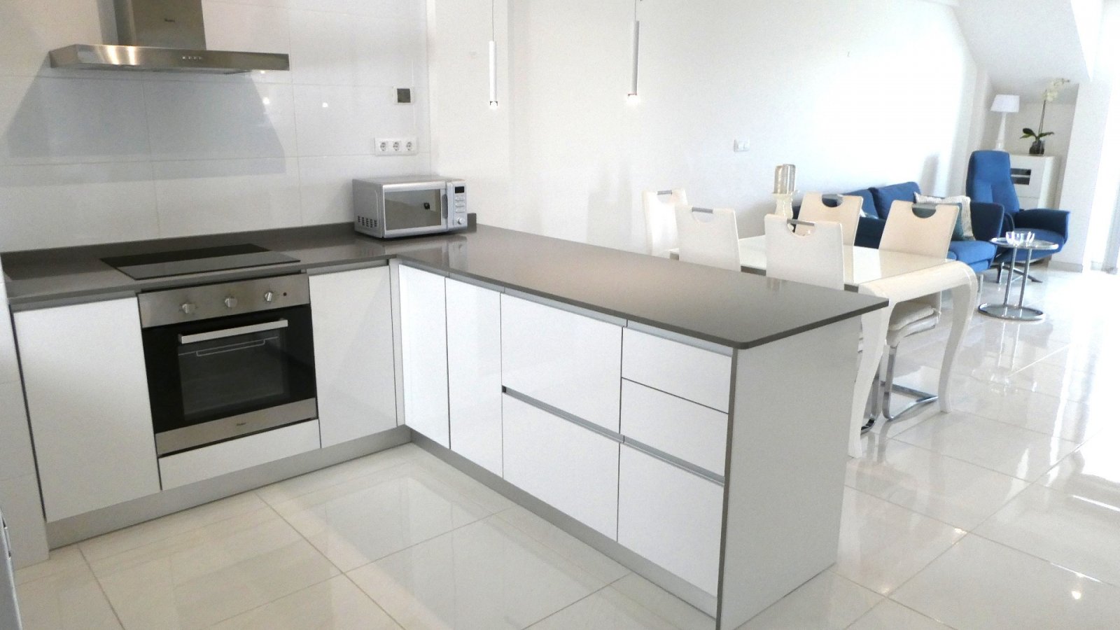  Entdecken Sie gehobenes mediterranes Wohnen in diesem wunderschön gepflegten Penthouse-Apartment mit Südwestausrichtung in der begehrten Wohnanlage G