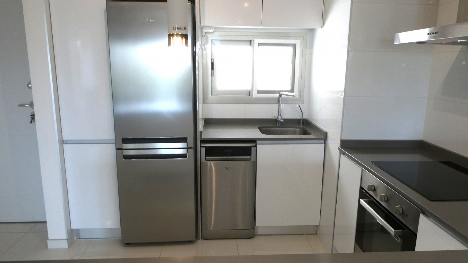  Entdecken Sie gehobenes mediterranes Wohnen in diesem wunderschön gepflegten Penthouse-Apartment mit Südwestausrichtung in der begehrten Wohnanlage G