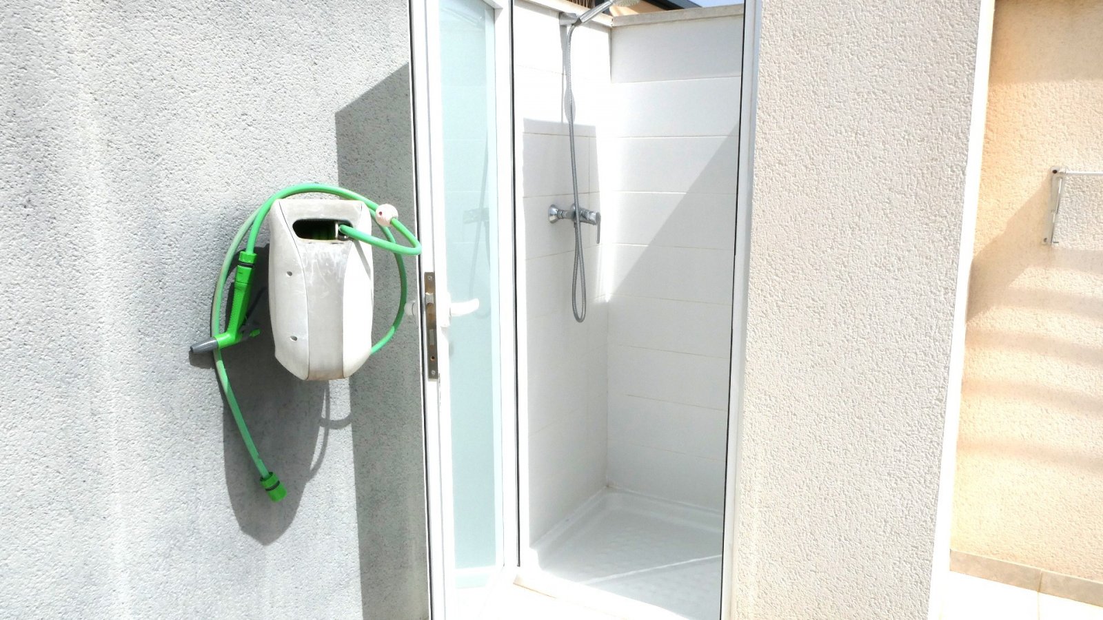  Entdecken Sie gehobenes mediterranes Wohnen in diesem wunderschön gepflegten Penthouse-Apartment mit Südwestausrichtung in der begehrten Wohnanlage G