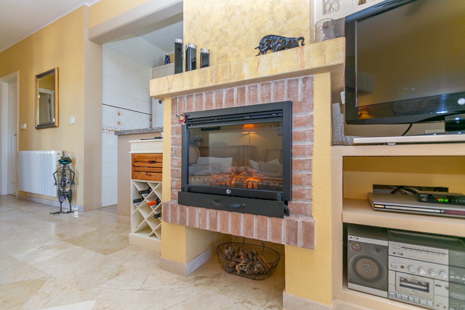  Entdecken Sie diesen charmanten Bungalow im Erdgeschoss, gelegen in einer der schönsten und charaktervollsten Wohnanlagen in Playa Flamenca. Eine typ