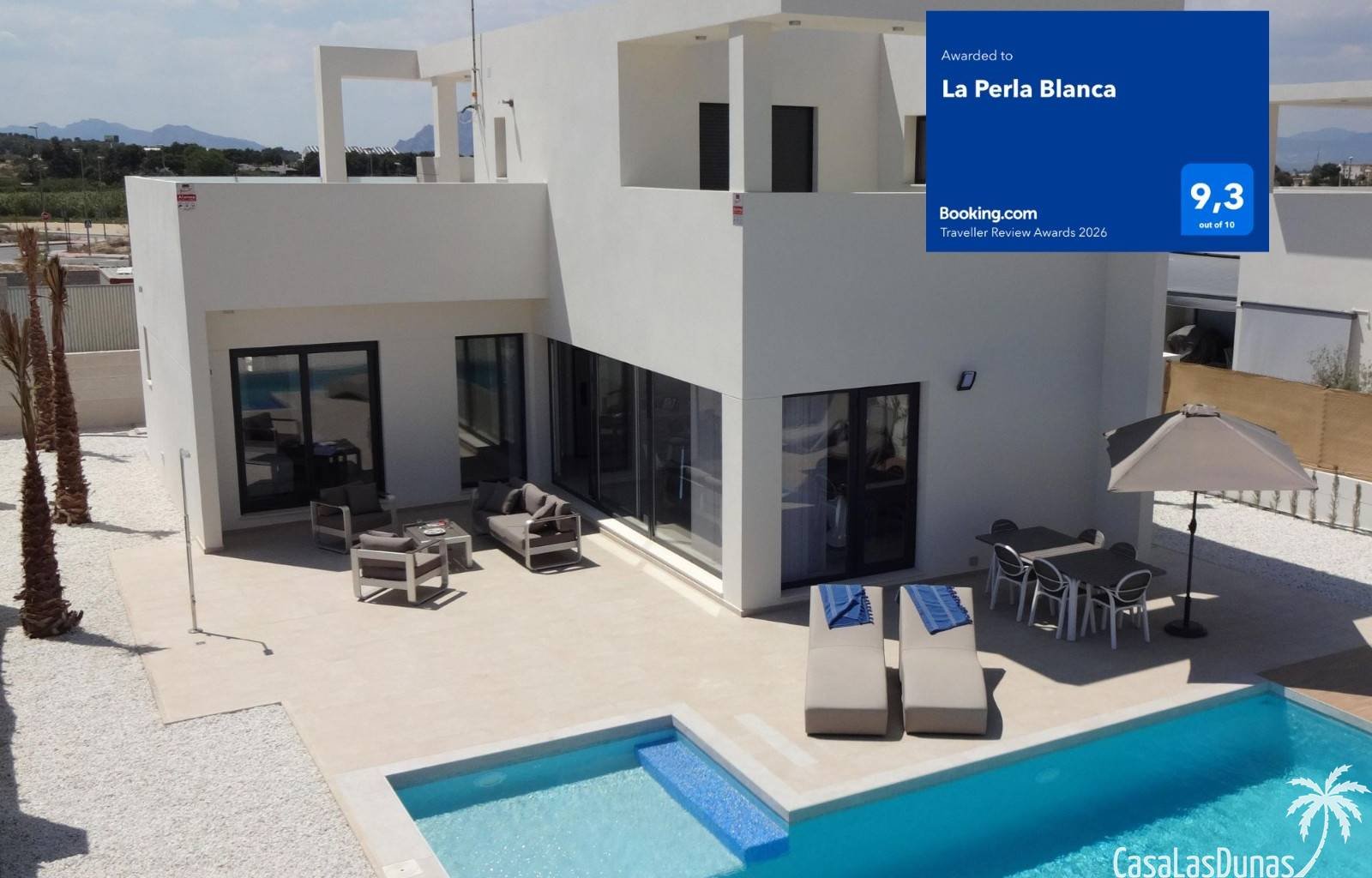  La Perla Blanca ist die ideale Ferienvilla für alle, die Luxus und Komfort an der traumhaften Costa Blanca suchen. Dieses beeindruckende Anwesen biet