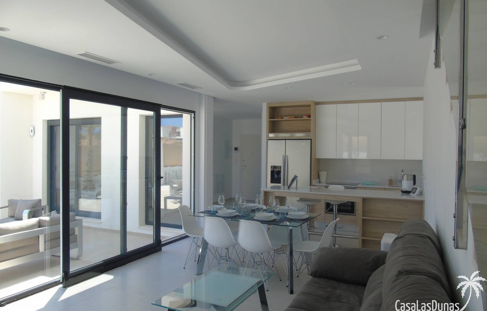  La Perla Blanca ist die ideale Ferienvilla für alle, die Luxus und Komfort an der traumhaften Costa Blanca suchen. Dieses beeindruckende Anwesen biet