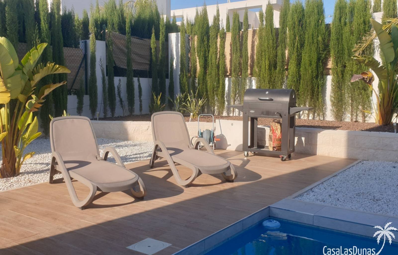  La Perla Blanca ist die ideale Ferienvilla für alle, die Luxus und Komfort an der traumhaften Costa Blanca suchen. Dieses beeindruckende Anwesen biet