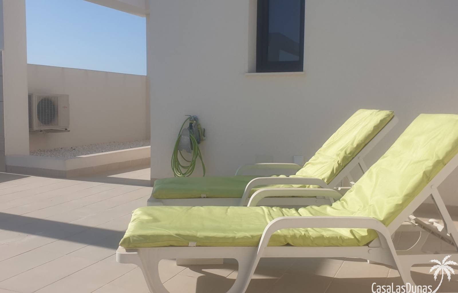  La Perla Blanca ist die ideale Ferienvilla für alle, die Luxus und Komfort an der traumhaften Costa Blanca suchen. Dieses beeindruckende Anwesen biet