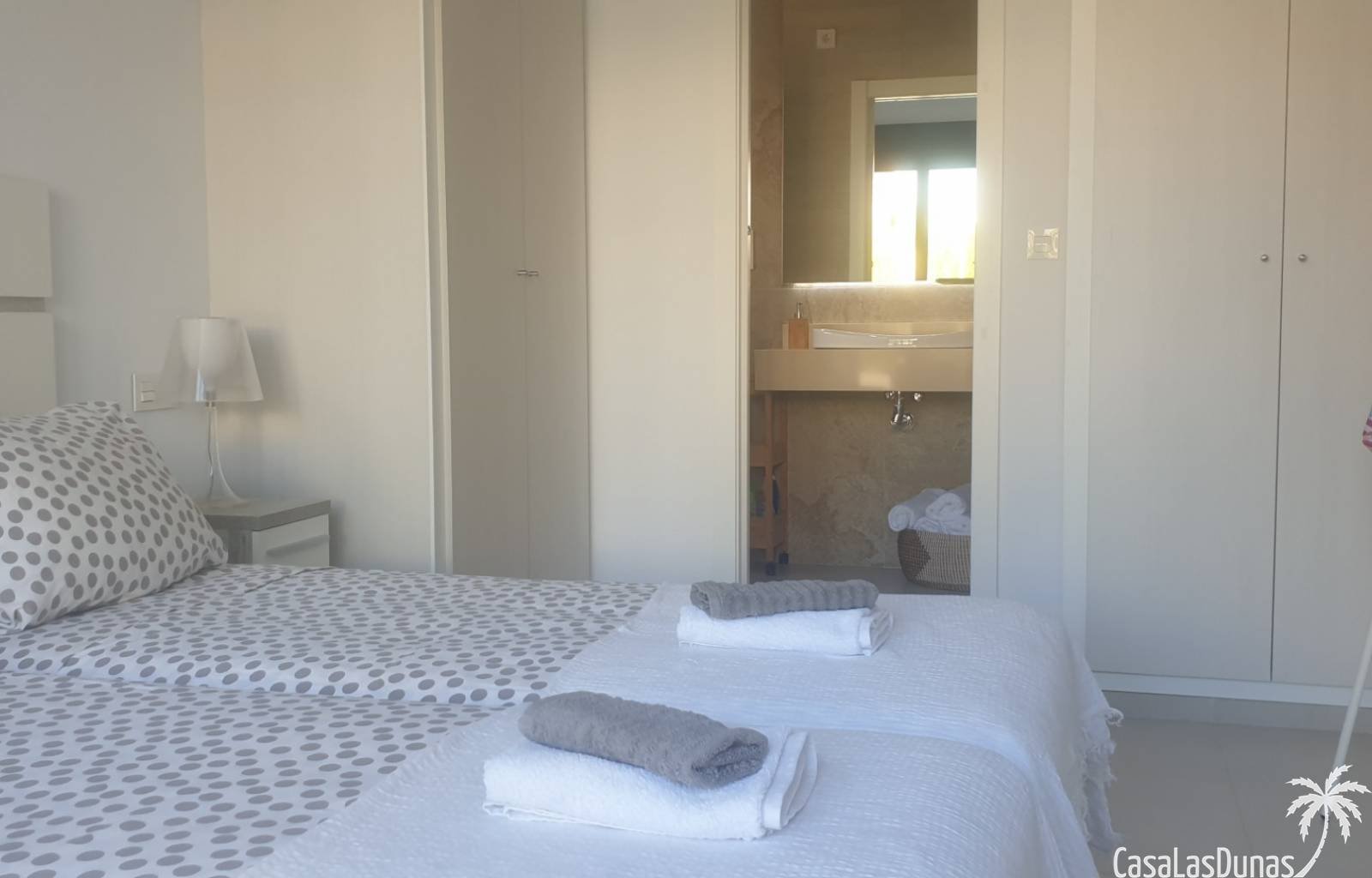  La Perla Blanca ist die ideale Ferienvilla für alle, die Luxus und Komfort an der traumhaften Costa Blanca suchen. Dieses beeindruckende Anwesen biet