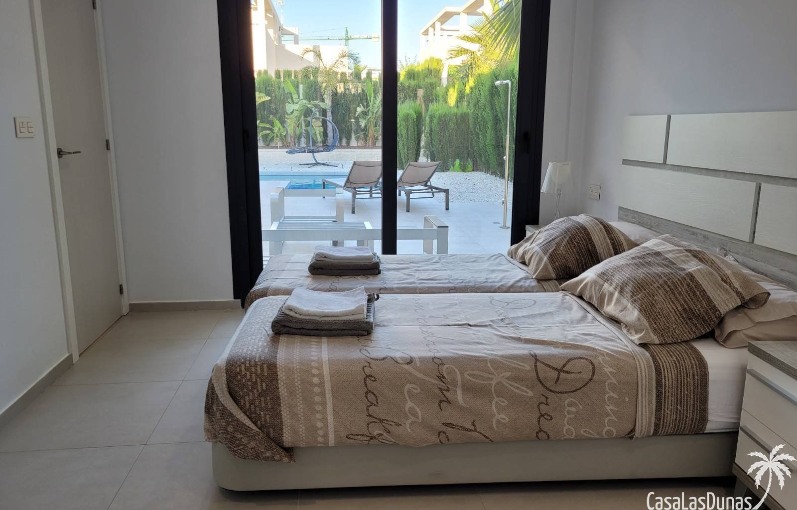  La Perla Blanca ist die ideale Ferienvilla für alle, die Luxus und Komfort an der traumhaften Costa Blanca suchen. Dieses beeindruckende Anwesen biet