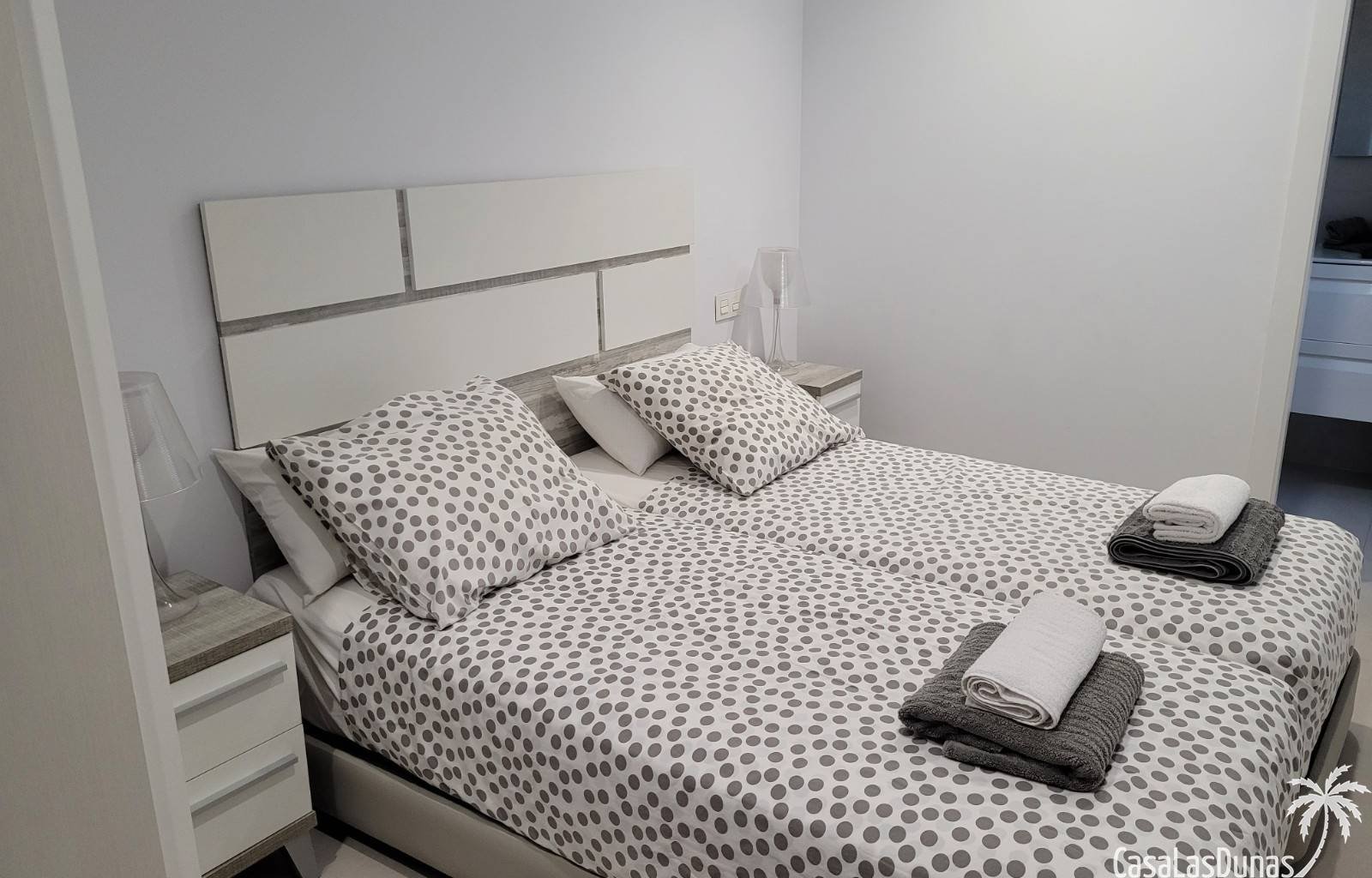  La Perla Blanca ist die ideale Ferienvilla für alle, die Luxus und Komfort an der traumhaften Costa Blanca suchen. Dieses beeindruckende Anwesen biet